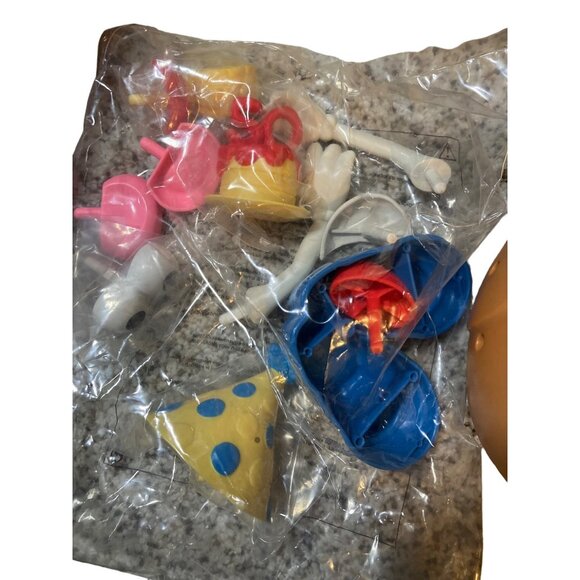 Playskool Happy Birthday Mr Potato Head and Mrs Potato Head Toy - Picture 6 of 10